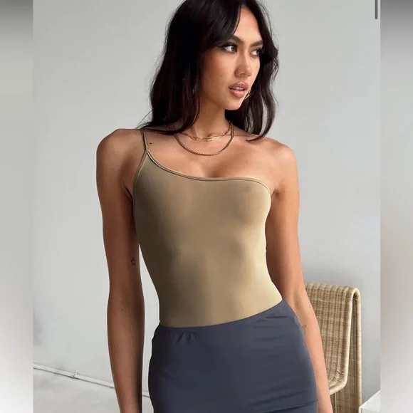 Princess Polly Bodysuit - Picture 1 of 5